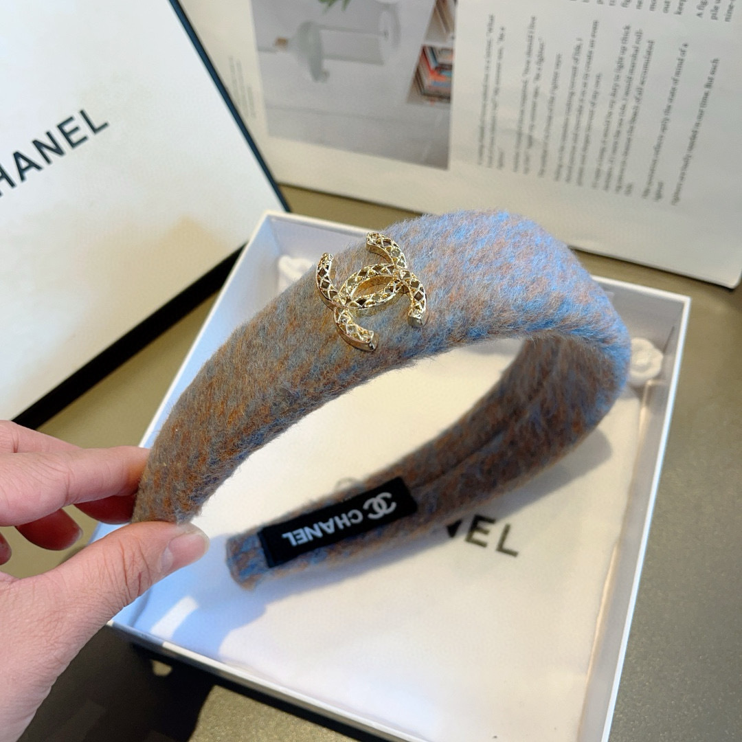 配包装
CHANEL（香奈儿）秋冬新款精美毛呢宽边发箍，复古网红爆款头箍 搭配高端材质，超精致，时尚高级