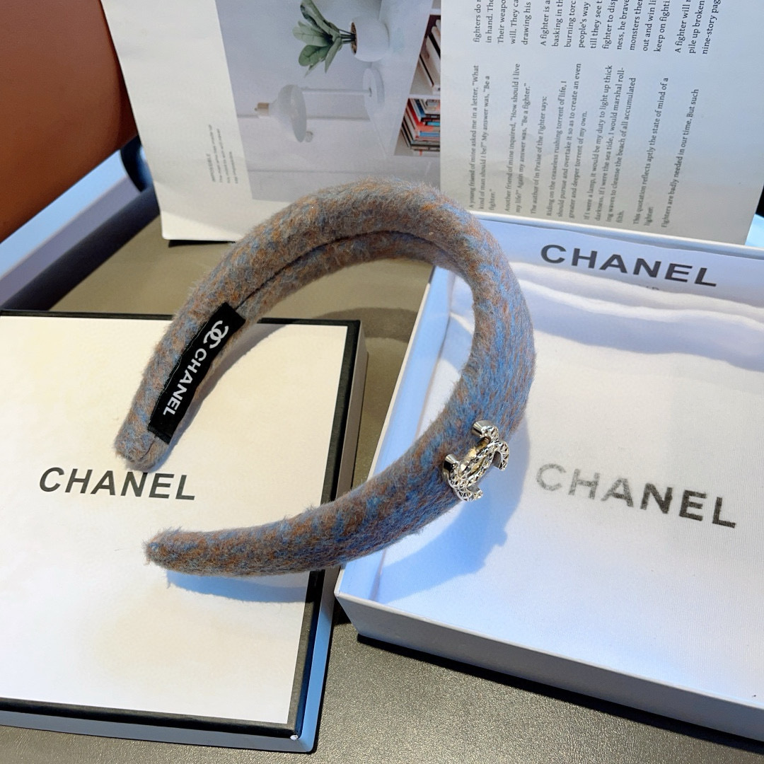 配包装
CHANEL（香奈儿）秋冬新款精美毛呢宽边发箍，复古网红爆款头箍 搭配高端材质，超精致，时尚高级