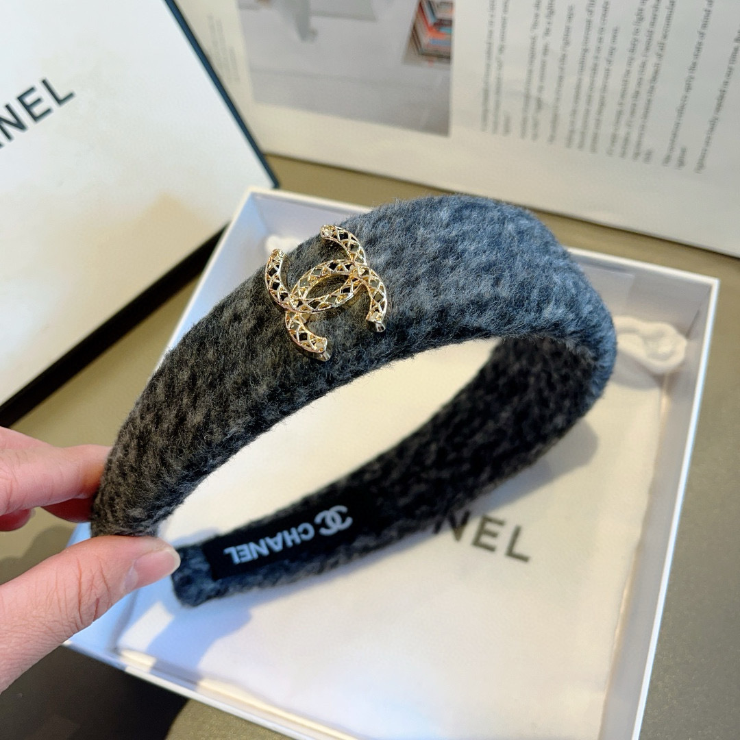 配包装
CHANEL（香奈儿）秋冬新款精美毛呢宽边发箍，复古网红爆款头箍 搭配高端材质，超精致，时尚高级
