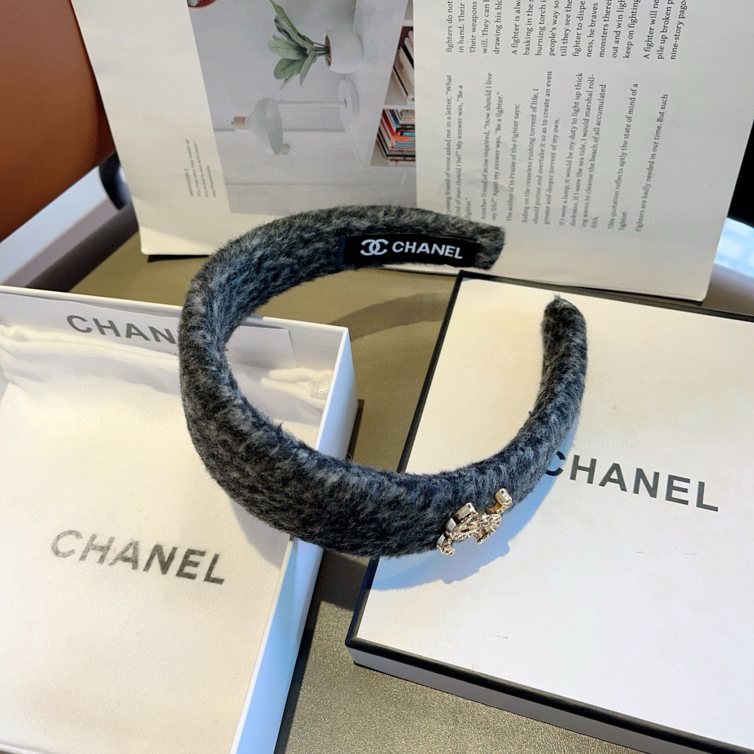 配包装
CHANEL（香奈儿）秋冬新款精美毛呢宽边发箍，复古网红爆款头箍 搭配高端材质，超精致，时尚高级