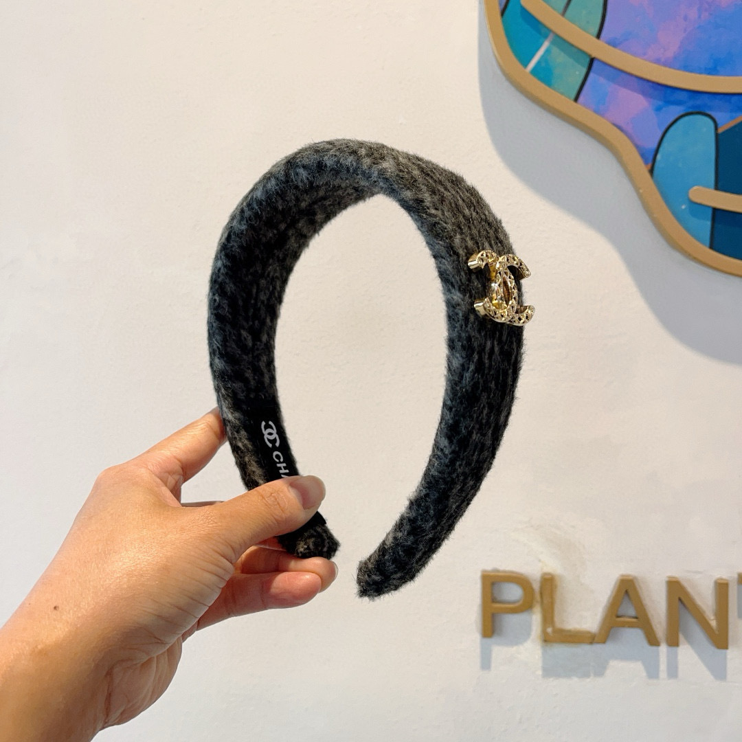配包装
CHANEL（香奈儿）秋冬新款精美毛呢宽边发箍，复古网红爆款头箍 搭配高端材质，超精致，时尚高级