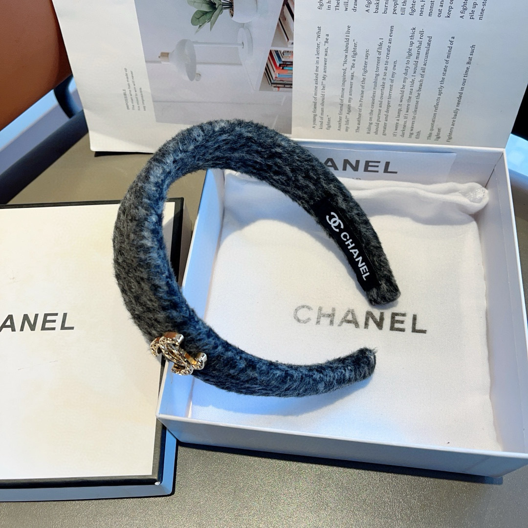配包装
CHANEL（香奈儿）秋冬新款精美毛呢宽边发箍，复古网红爆款头箍 搭配高端材质，超精致，时尚高级