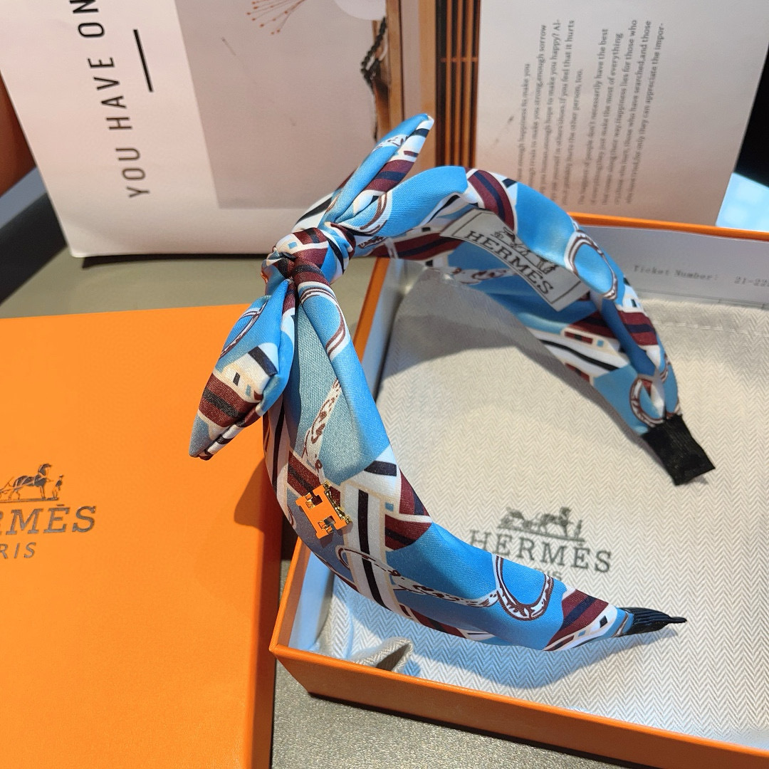 配包装
Hermes（爱马仕）  火爆定制款蝴蝶结发箍，网红同款头箍、  进口真丝面料， 出口订单、细节