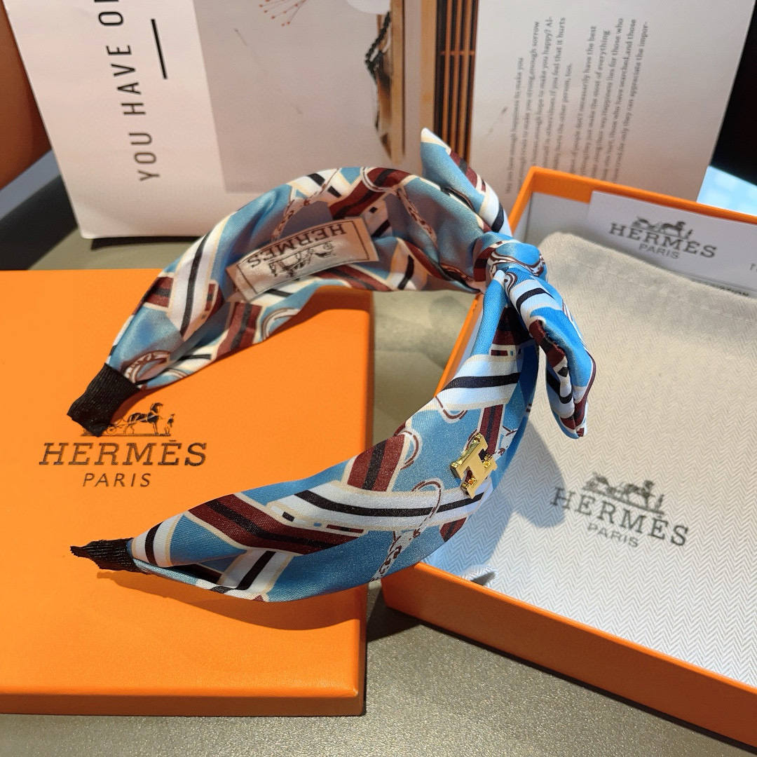 配包装
Hermes（爱马仕）  火爆定制款蝴蝶结发箍，网红同款头箍、  进口真丝面料， 出口订单、细节