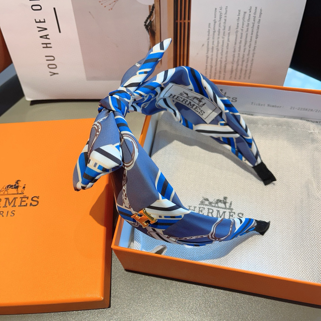 配包装
Hermes（爱马仕）  火爆定制款蝴蝶结发箍，网红同款头箍、  进口真丝面料， 出口订单、细节