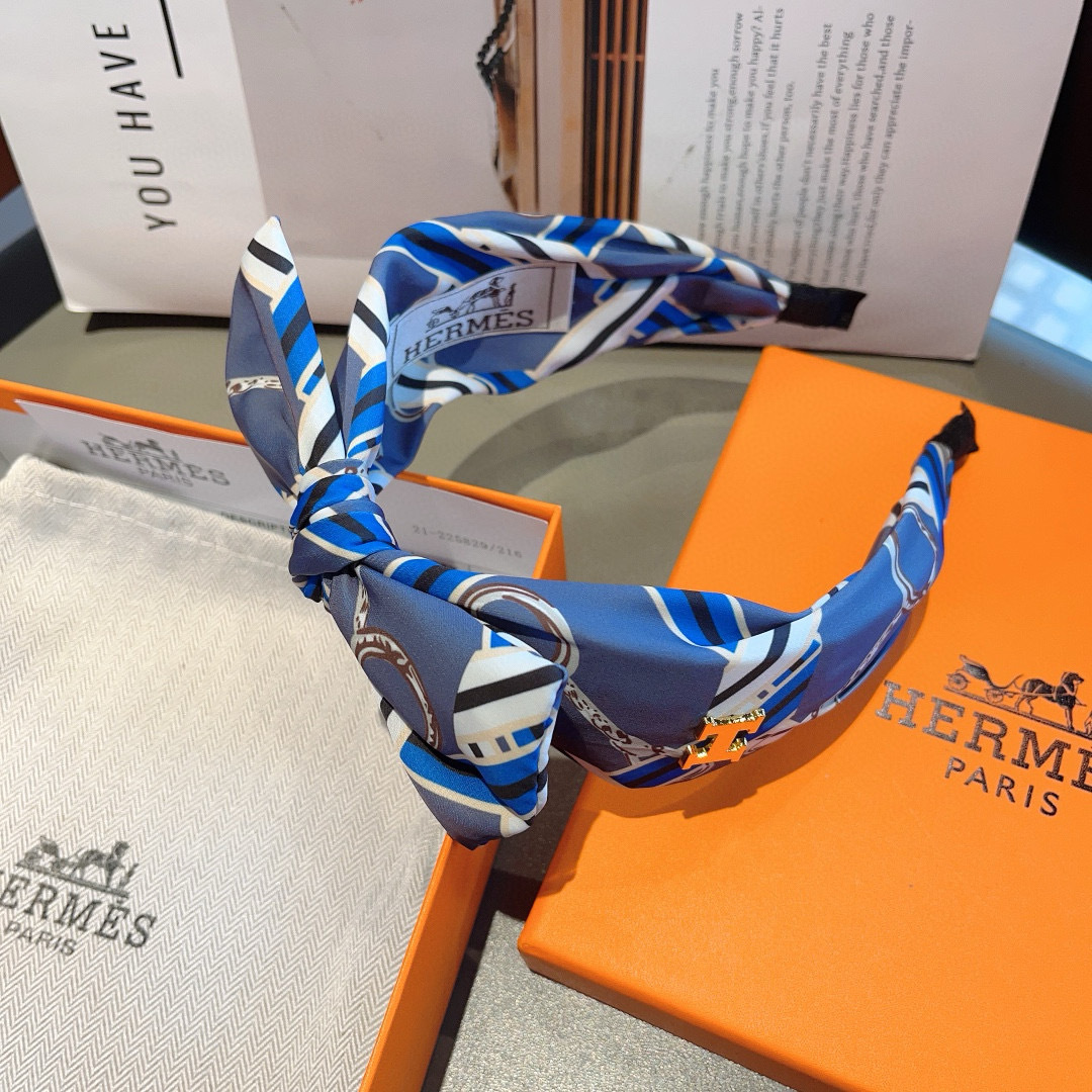 配包装
Hermes（爱马仕）  火爆定制款蝴蝶结发箍，网红同款头箍、  进口真丝面料， 出口订单、细节