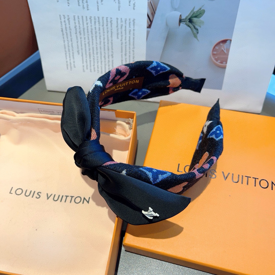 配包装
LV 路易威登 火爆新款蝴蝶结宽版发箍，时尚头箍，专柜最最新款来袭💕时尚百搭，女神必入  ！