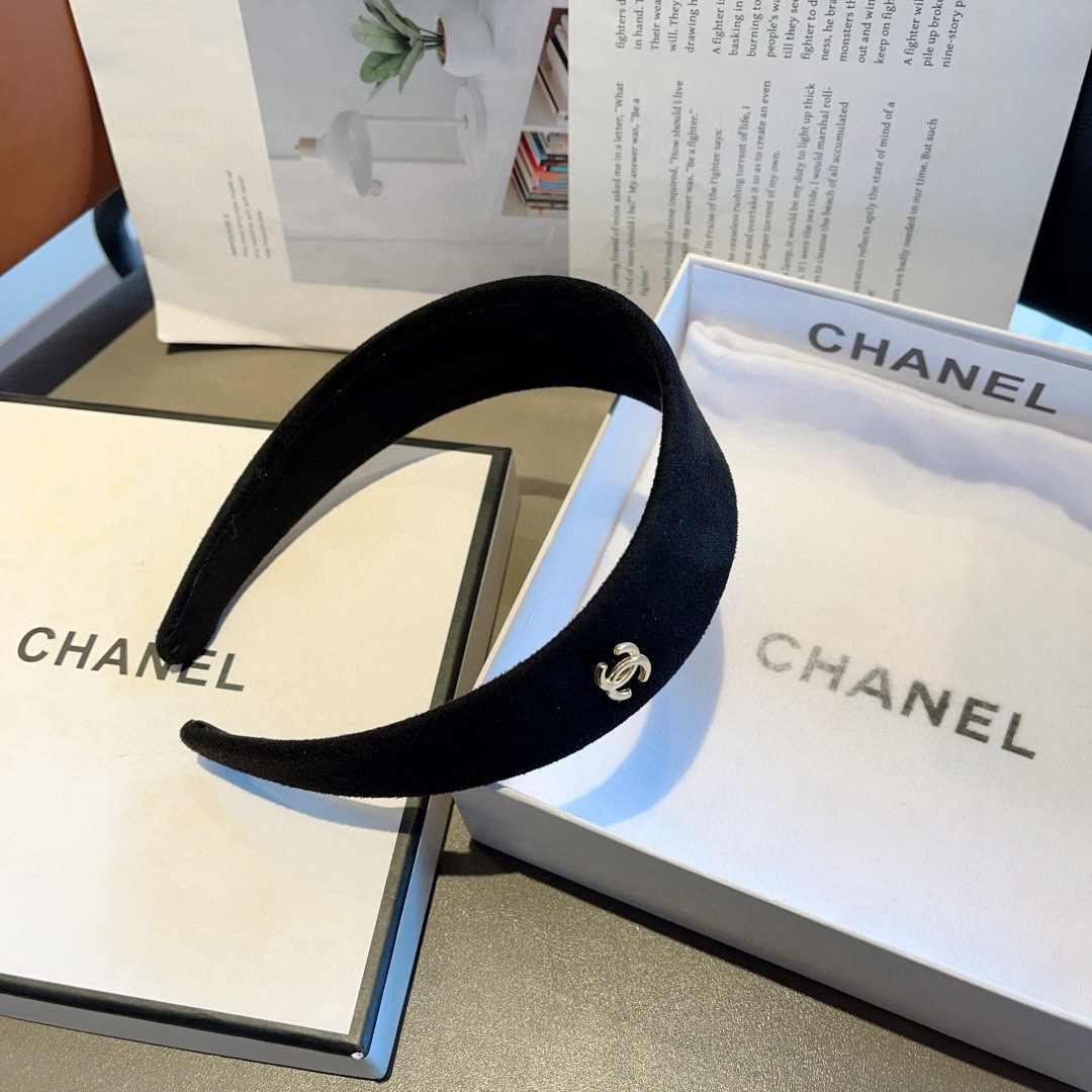 配包装
CHANEL（香奈儿）新款精美字母宽边发箍，复古网红爆款头箍 搭配高端材质，超精致，时尚高级感百