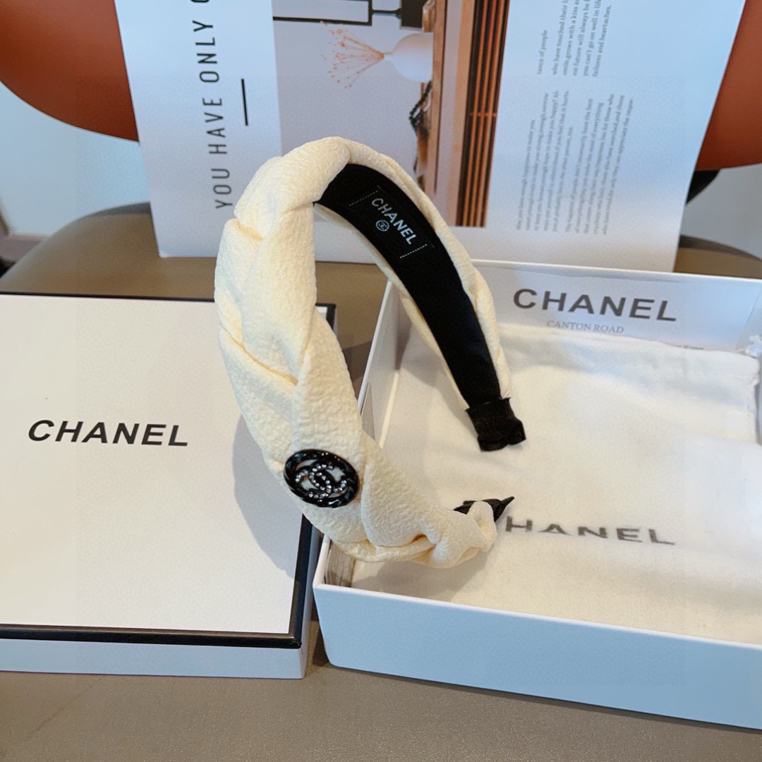 配包装
CHANEL（香奈儿）最新款小香发箍，新品巨显脸小头箍，网红爆款推荐 搭配高端双Ｃlogo ，超