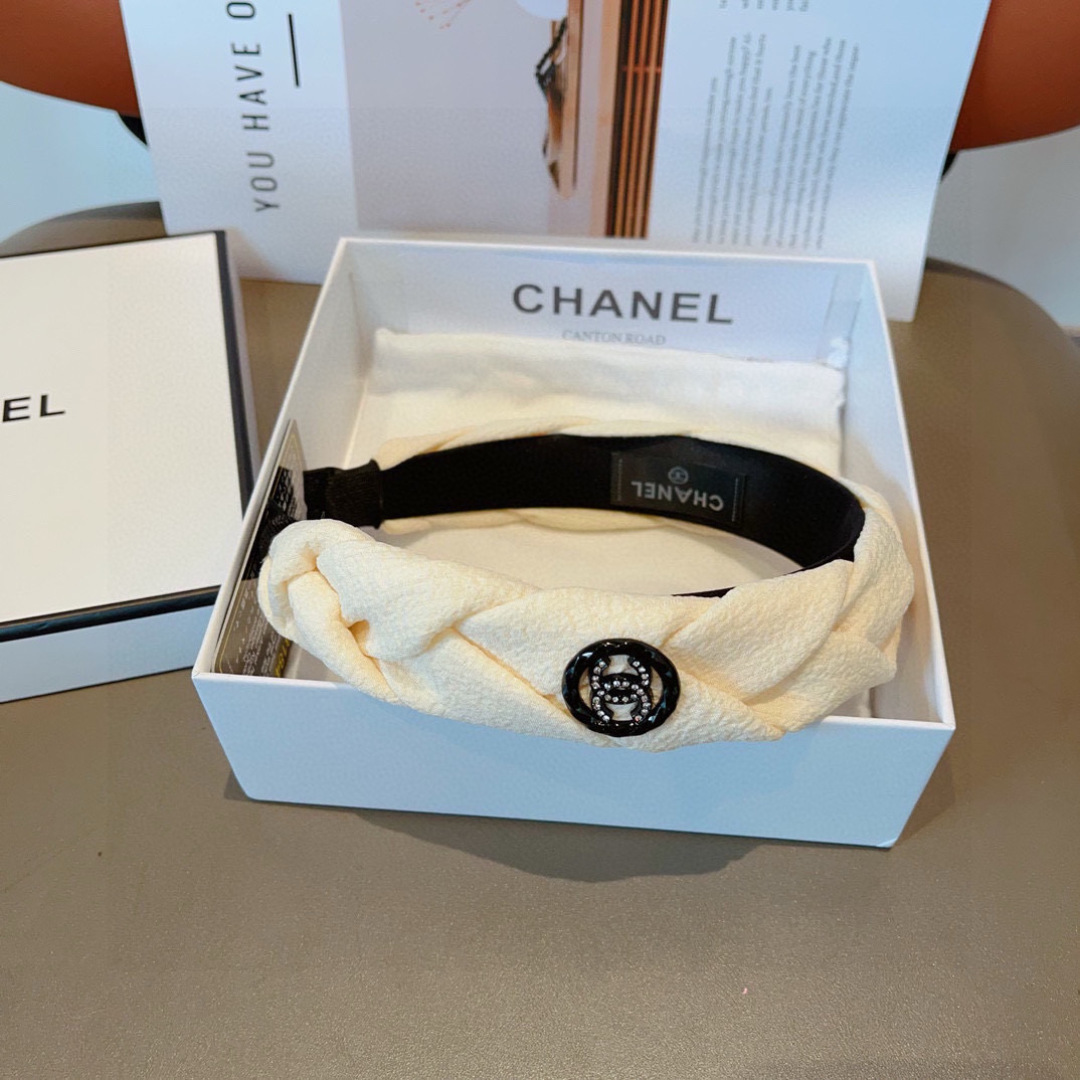 配包装
CHANEL（香奈儿）最新款小香发箍，新品巨显脸小头箍，网红爆款推荐 搭配高端双Ｃlogo ，超