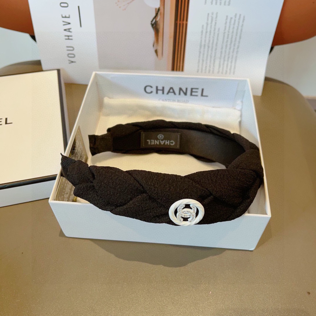 配包装
CHANEL（香奈儿）最新款小香发箍，新品巨显脸小头箍，网红爆款推荐 搭配高端双Ｃlogo ，超
