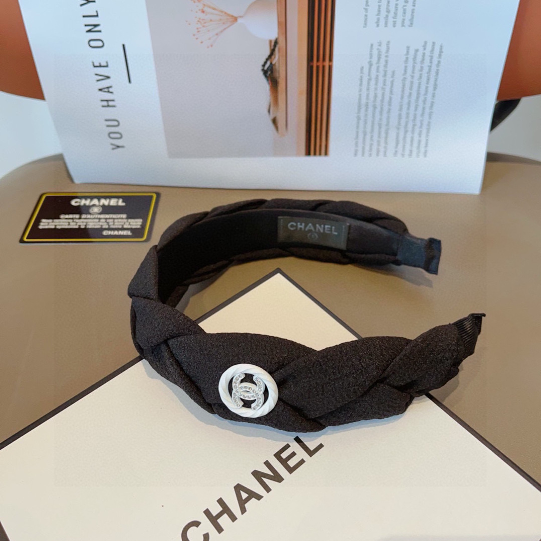 配包装
CHANEL（香奈儿）最新款小香发箍，新品巨显脸小头箍，网红爆款推荐 搭配高端双Ｃlogo ，超