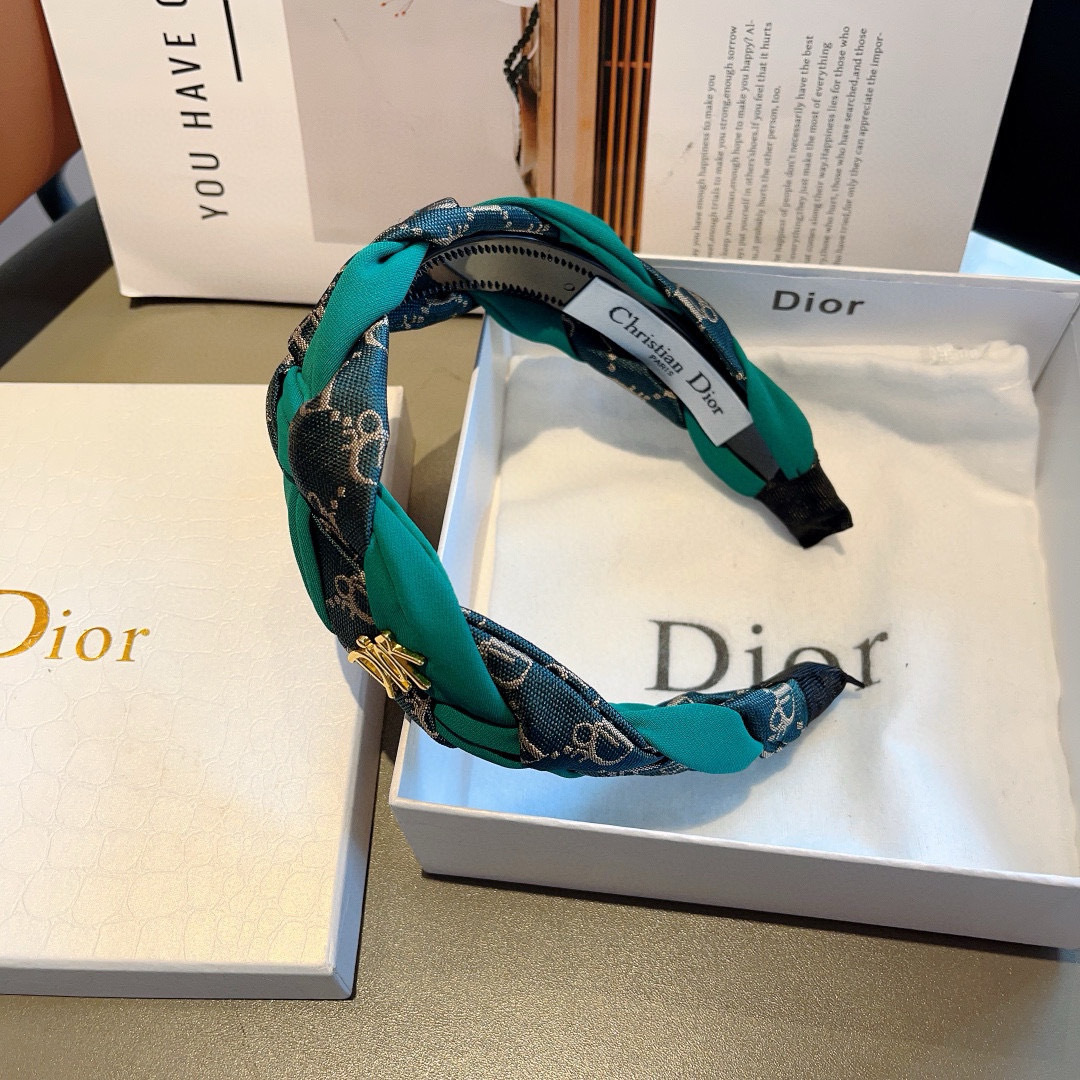 配包装
Dior（迪奥） 新款宽边高级感大牌发箍, 网红爆款带齿防滑头箍、让你的魅力绽放 清新淑女范让时