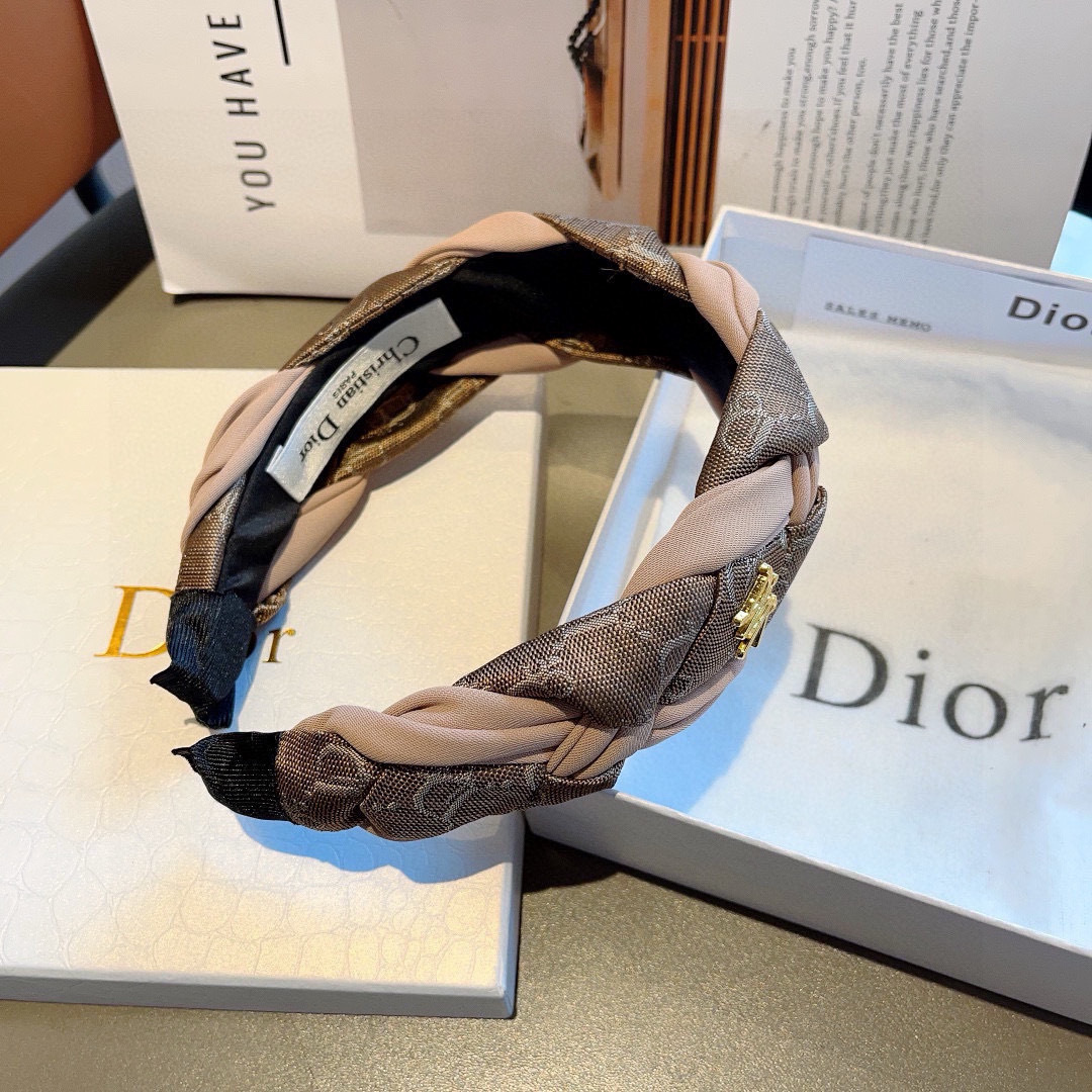 配包装
Dior（迪奥） 新款宽边高级感大牌发箍, 网红爆款带齿防滑头箍、让你的魅力绽放 清新淑女范让时