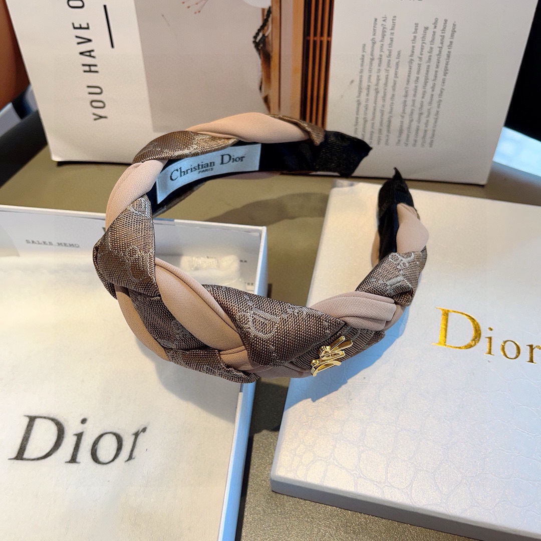 配包装
Dior（迪奥） 新款宽边高级感大牌发箍, 网红爆款带齿防滑头箍、让你的魅力绽放 清新淑女范让时