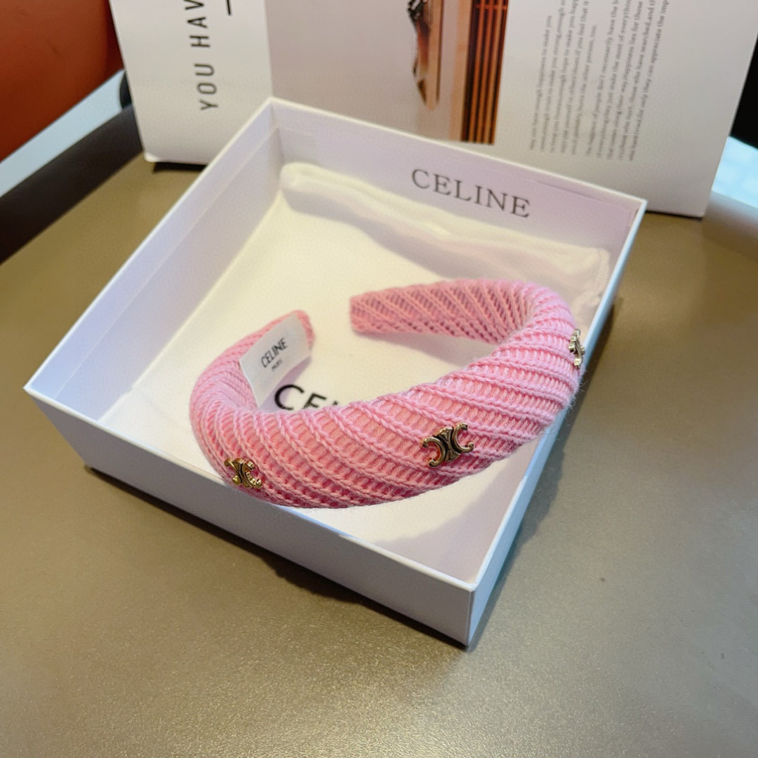 配包装
CELINE（赛琳）韩国新品小清新字母毛线发箍，佩戴舒适无压力，造型搭配必备！时尚外出百搭款发饰
