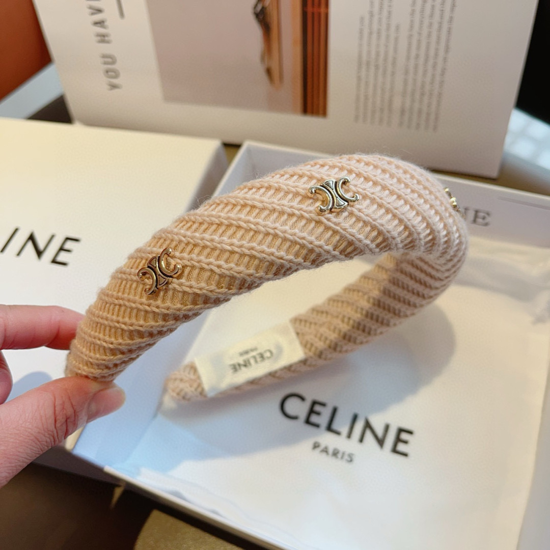 配包装
CELINE（赛琳）韩国新品小清新字母毛线发箍，佩戴舒适无压力，造型搭配必备！时尚外出百搭款发饰