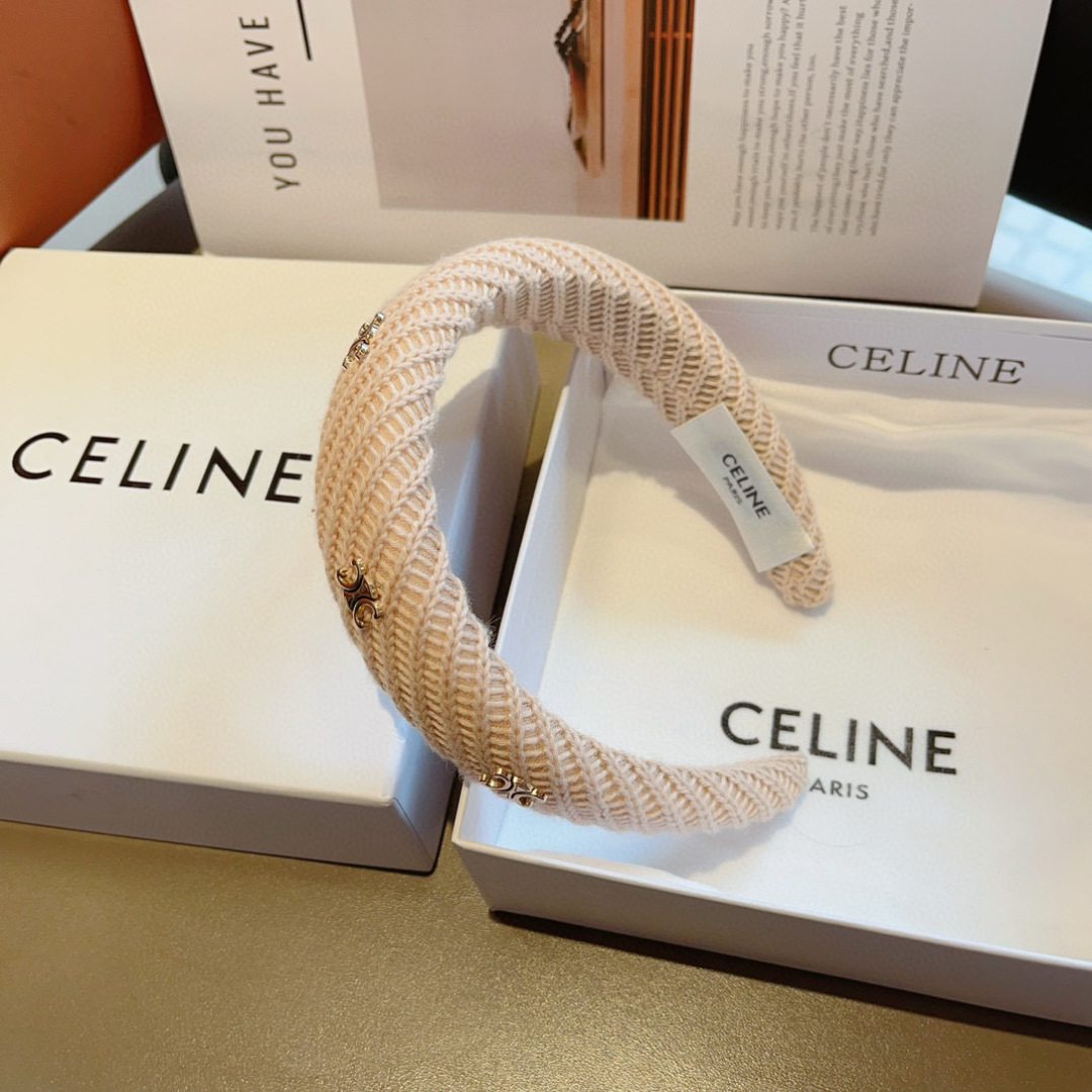 配包装
CELINE（赛琳）韩国新品小清新字母毛线发箍，佩戴舒适无压力，造型搭配必备！时尚外出百搭款发饰