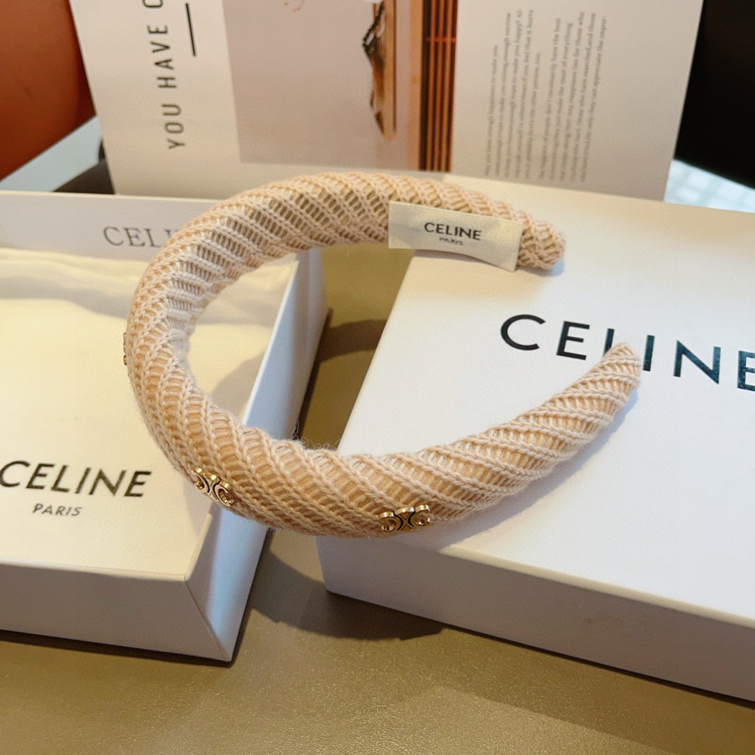配包装
CELINE（赛琳）韩国新品小清新字母毛线发箍，佩戴舒适无压力，造型搭配必备！时尚外出百搭款发饰