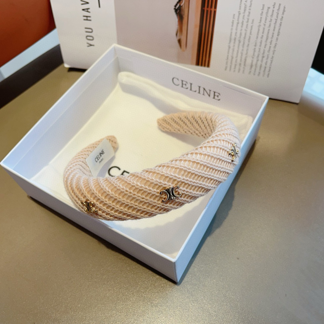配包装
CELINE（赛琳）韩国新品小清新字母毛线发箍，佩戴舒适无压力，造型搭配必备！时尚外出百搭款发饰