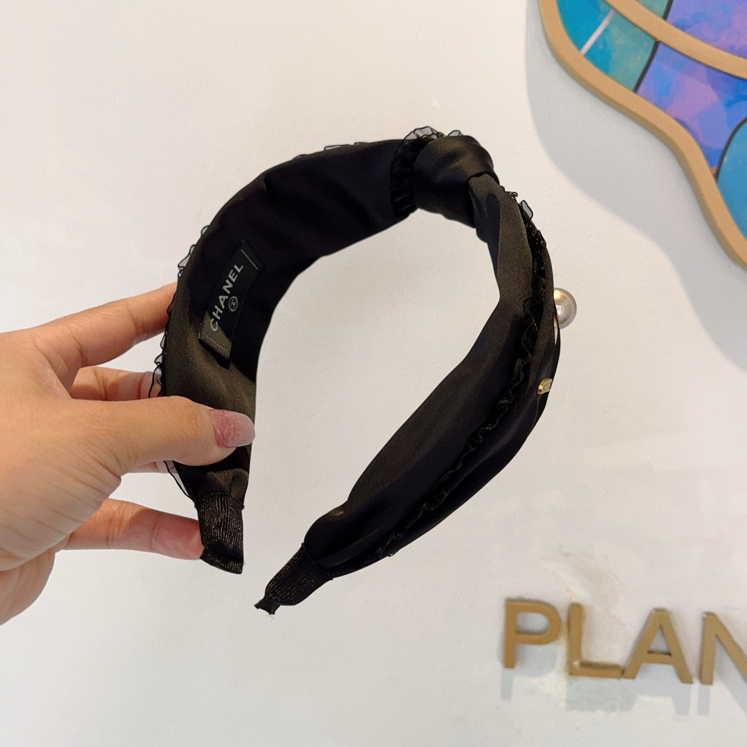 配包装
CHANEL（香奈儿）最新款小香发箍，新品巨显脸小头箍，网红爆款推荐 搭配高端双Ｃlogo ，超