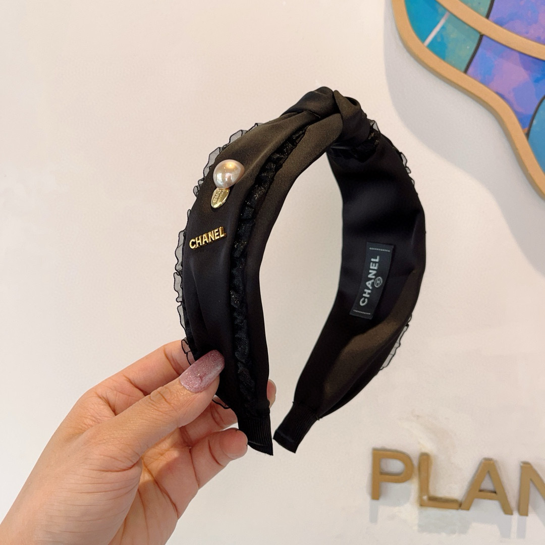 配包装
CHANEL（香奈儿）最新款小香发箍，新品巨显脸小头箍，网红爆款推荐 搭配高端双Ｃlogo ，超