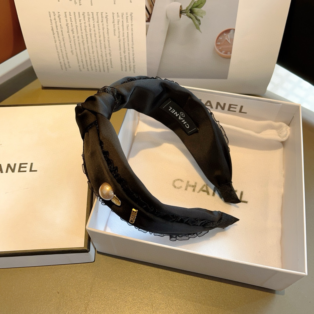 配包装
CHANEL（香奈儿）最新款小香发箍，新品巨显脸小头箍，网红爆款推荐 搭配高端双Ｃlogo ，超