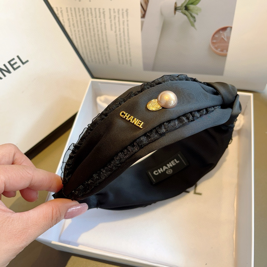 配包装
CHANEL（香奈儿）最新款小香发箍，新品巨显脸小头箍，网红爆款推荐 搭配高端双Ｃlogo ，超