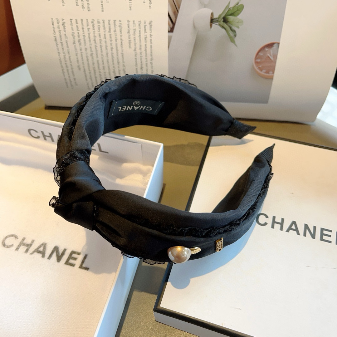 配包装
CHANEL（香奈儿）最新款小香发箍，新品巨显脸小头箍，网红爆款推荐 搭配高端双Ｃlogo ，超