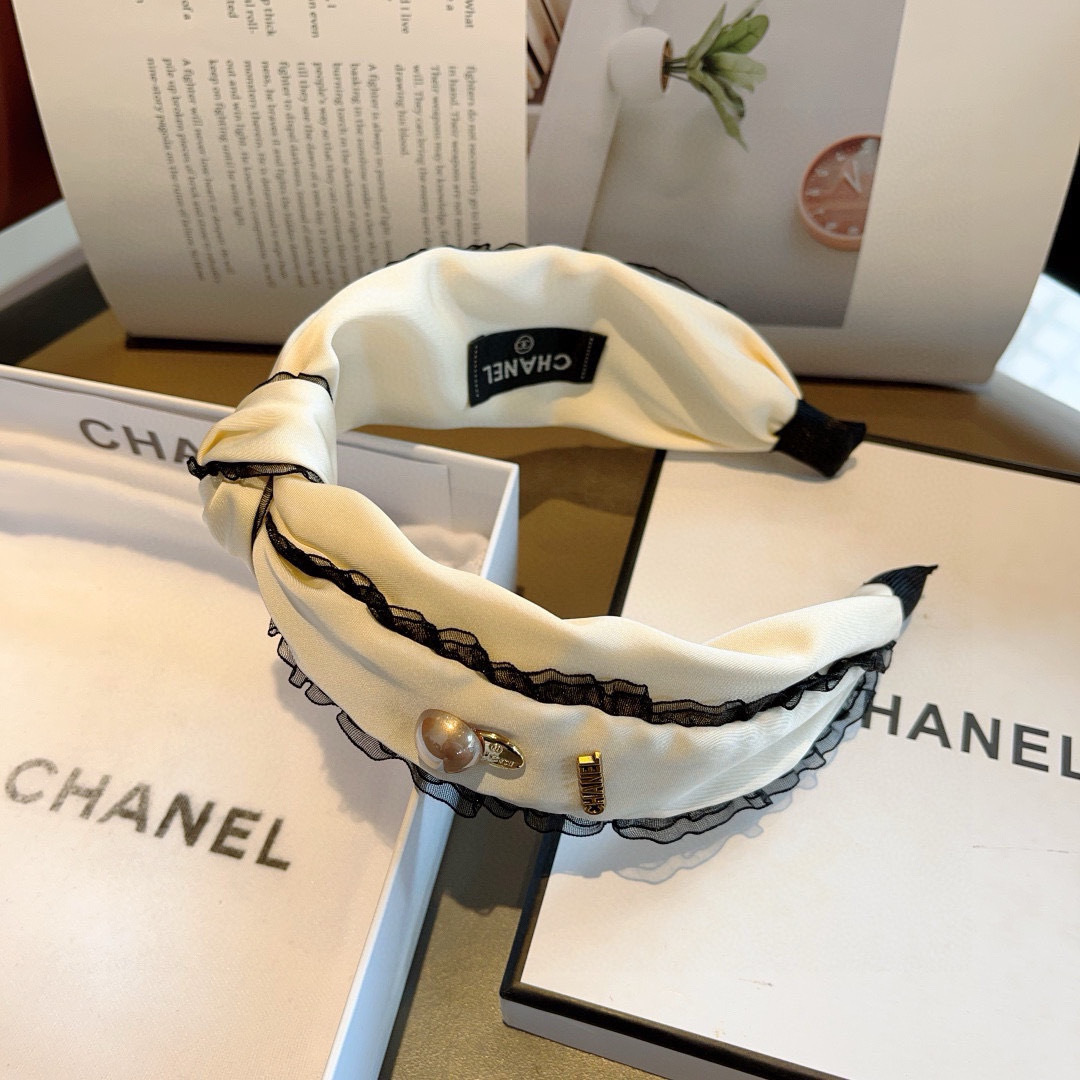 配包装
CHANEL（香奈儿）最新款小香发箍，新品巨显脸小头箍，网红爆款推荐 搭配高端双Ｃlogo ，超