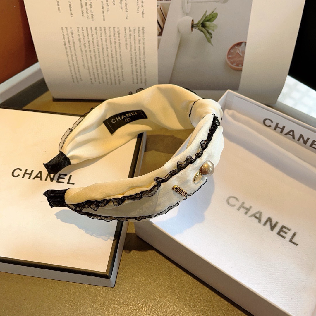 配包装
CHANEL（香奈儿）最新款小香发箍，新品巨显脸小头箍，网红爆款推荐 搭配高端双Ｃlogo ，超
