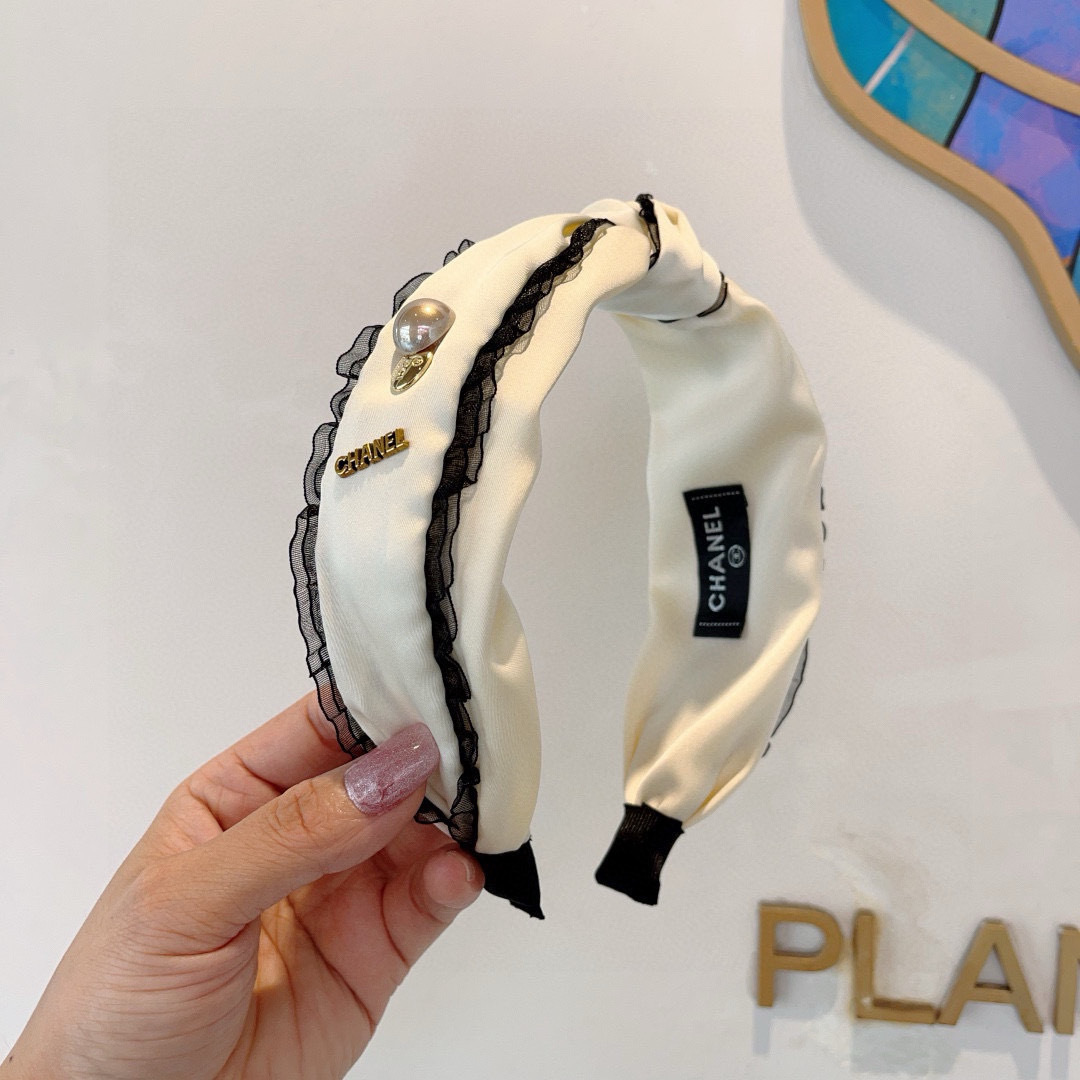配包装
CHANEL（香奈儿）最新款小香发箍，新品巨显脸小头箍，网红爆款推荐 搭配高端双Ｃlogo ，超