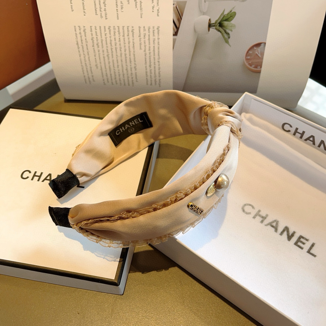 配包装
CHANEL（香奈儿）最新款小香发箍，新品巨显脸小头箍，网红爆款推荐 搭配高端双Ｃlogo ，超