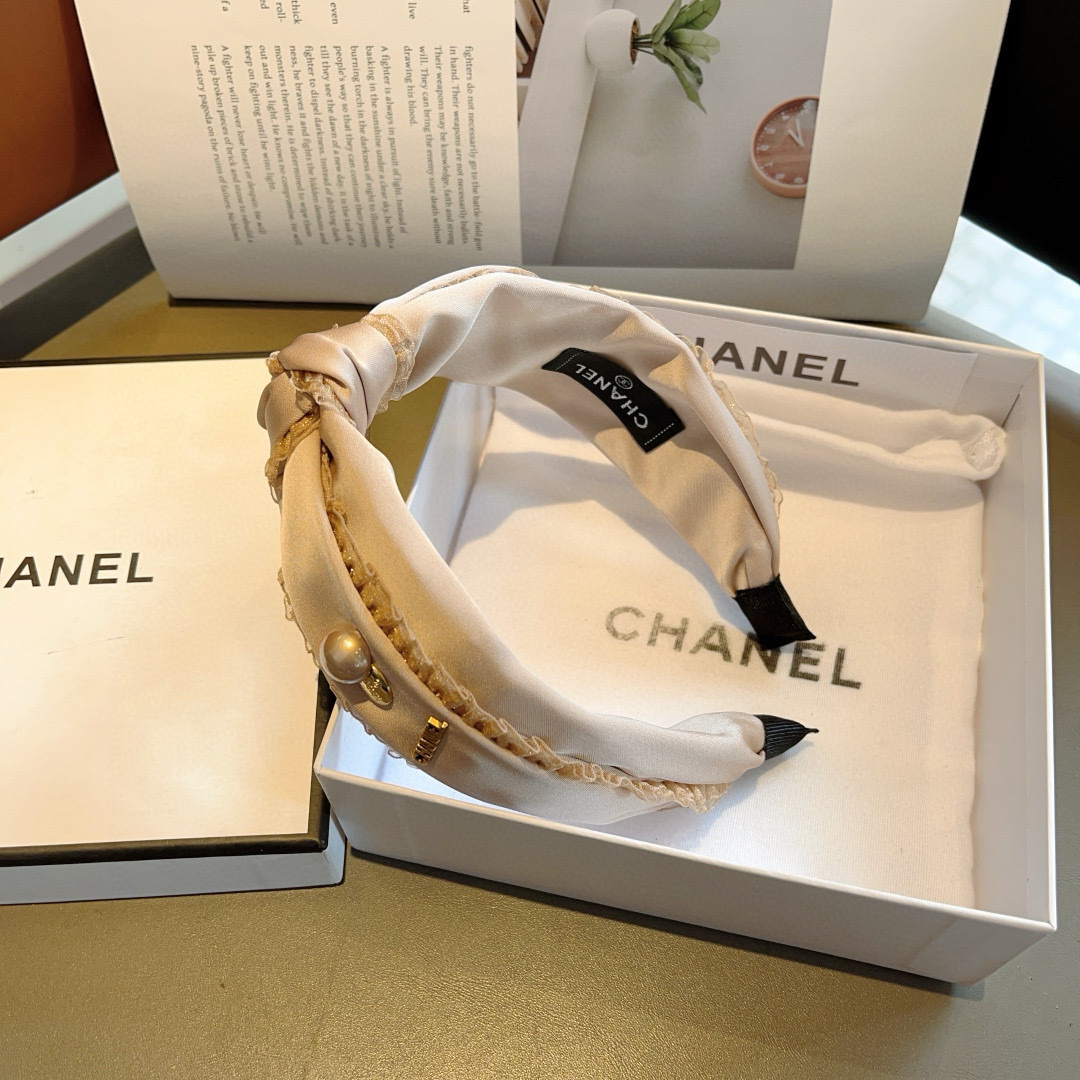 配包装
CHANEL（香奈儿）最新款小香发箍，新品巨显脸小头箍，网红爆款推荐 搭配高端双Ｃlogo ，超