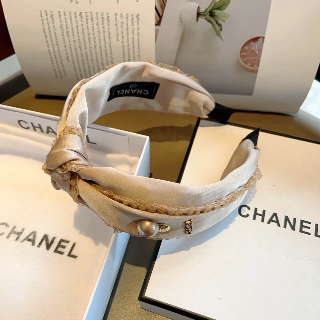 配包装
CHANEL（香奈儿）最新款小香发箍，新品巨显脸小头箍，网红爆款推荐 搭配高端双Ｃlogo ，超
