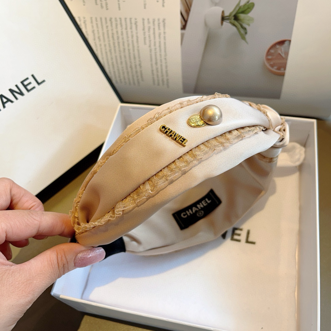 配包装
CHANEL（香奈儿）最新款小香发箍，新品巨显脸小头箍，网红爆款推荐 搭配高端双Ｃlogo ，超
