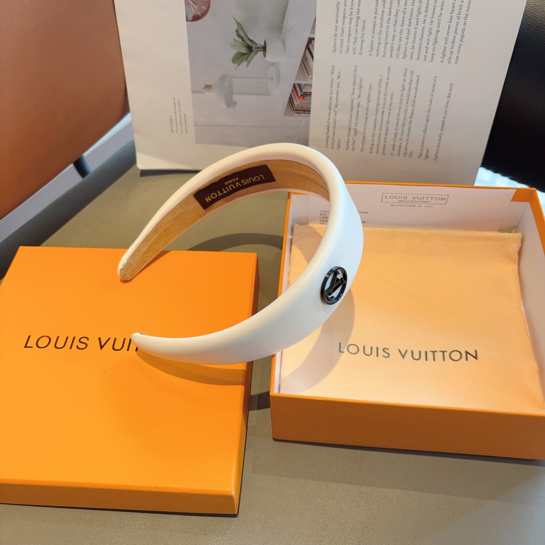 配包装
LV 路易威登 新款时尚风羊皮发箍，欧美大牌头箍，网红最新款来袭💕时尚百搭，女神必入！