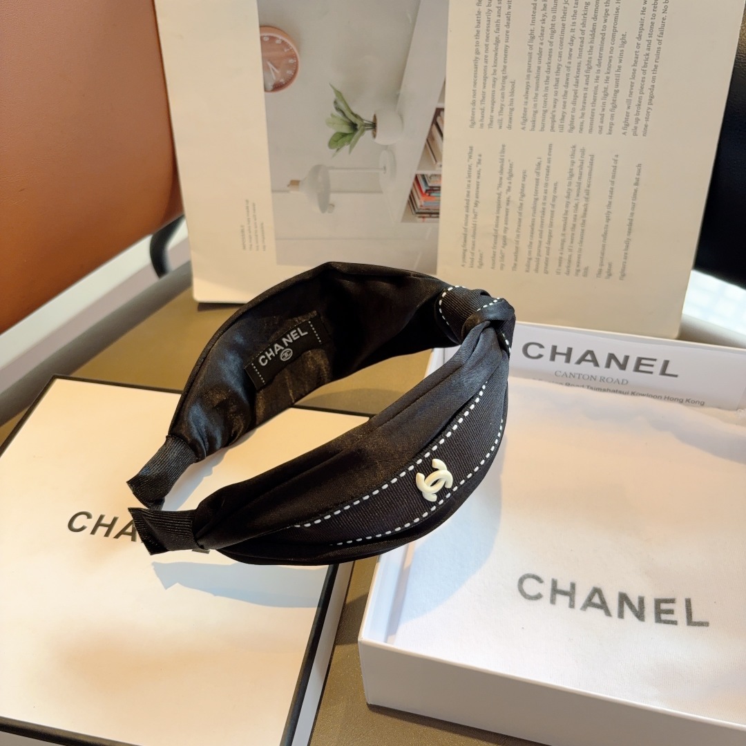 配包装
CHANEL（香奈儿）新款小香中间结宽版发箍，时尚巨显脸型头箍，网红爆款推荐 搭配高端双Ｃlog