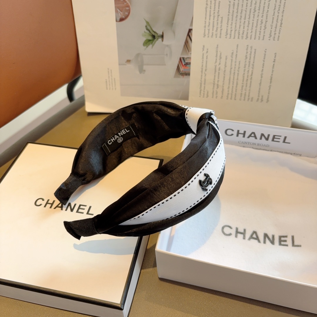 配包装
CHANEL（香奈儿）新款小香中间结宽版发箍，时尚巨显脸型头箍，网红爆款推荐 搭配高端双Ｃlog