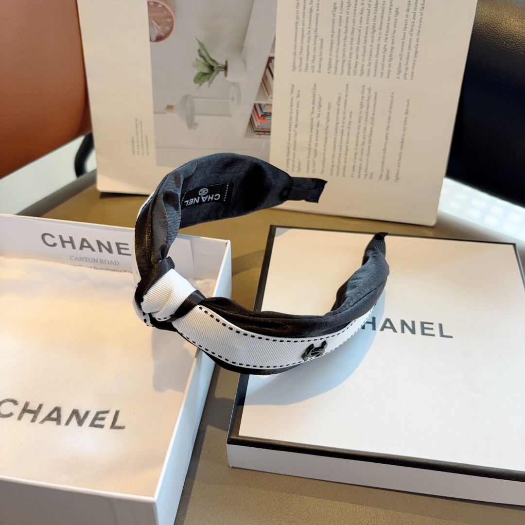 配包装
CHANEL（香奈儿）新款小香中间结宽版发箍，时尚巨显脸型头箍，网红爆款推荐 搭配高端双Ｃlog