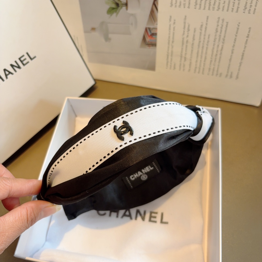 配包装
CHANEL（香奈儿）新款小香中间结宽版发箍，时尚巨显脸型头箍，网红爆款推荐 搭配高端双Ｃlog