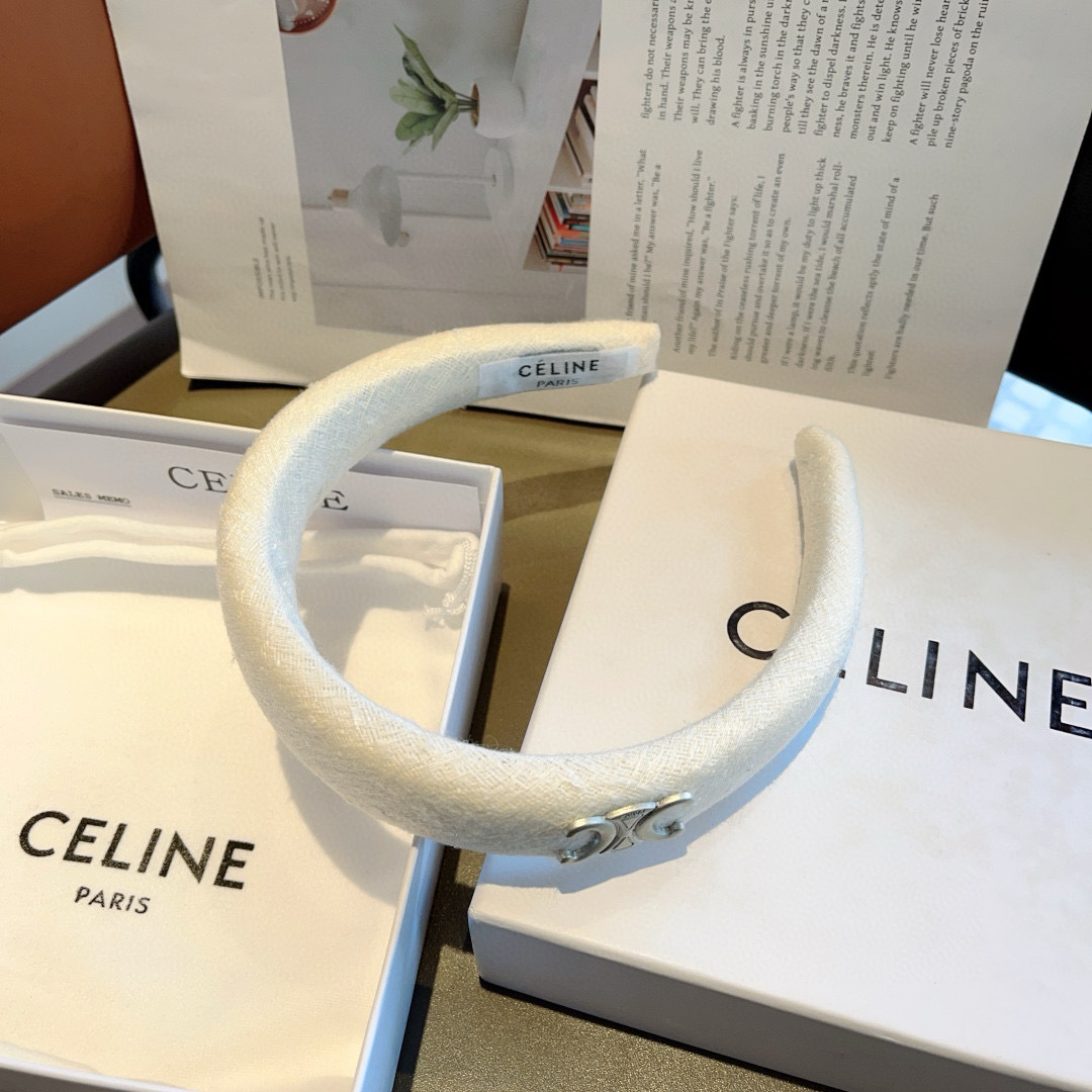 配包装
CELINE（赛琳）官方经典新款螺纹褶皱发箍，女神必备头箍，非常舒时尚百搭，舒适潮流款！
