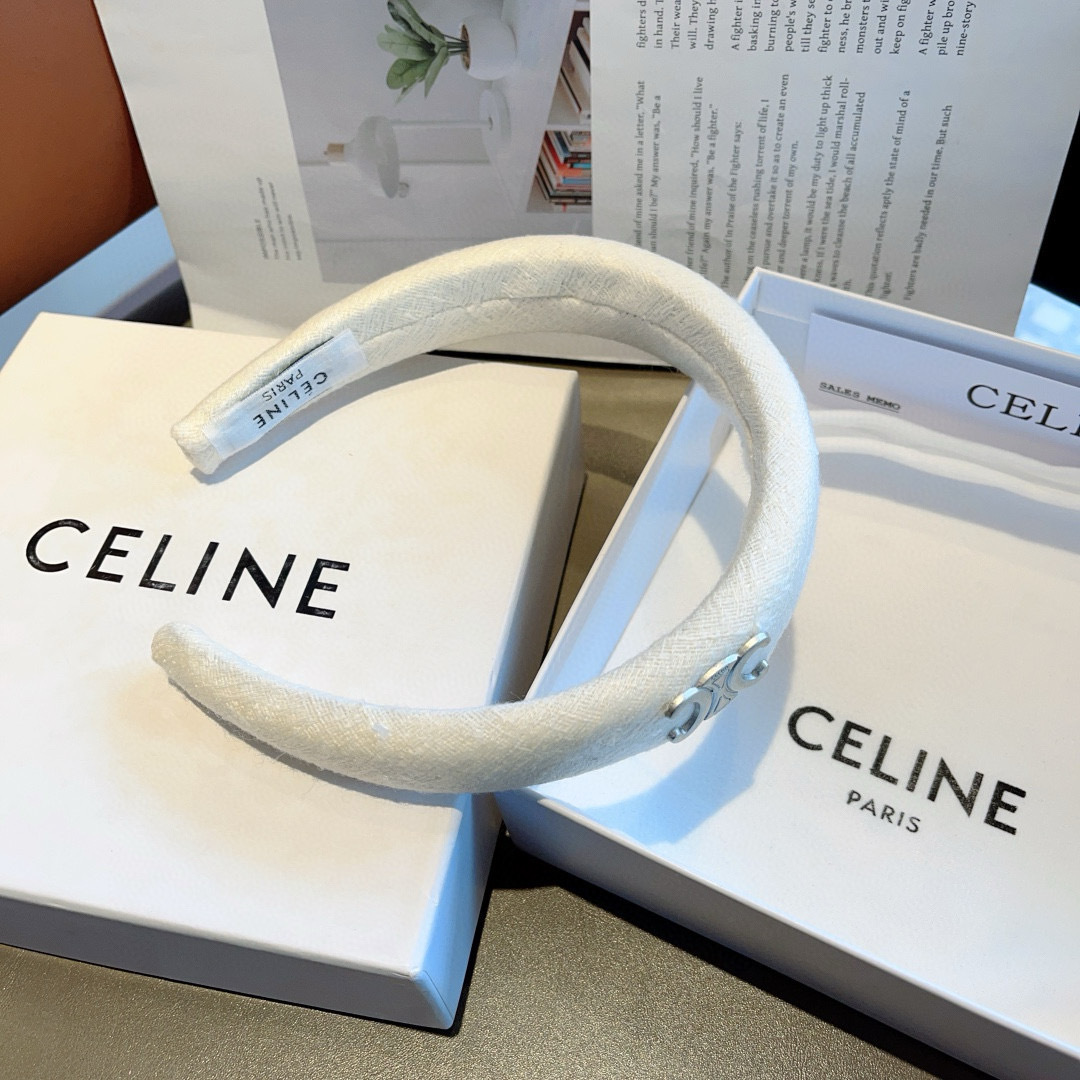配包装
CELINE（赛琳）官方经典新款螺纹褶皱发箍，女神必备头箍，非常舒时尚百搭，舒适潮流款！