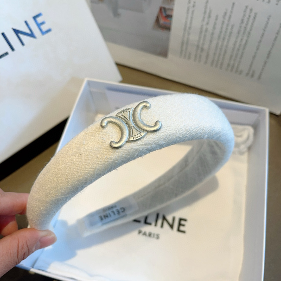 配包装
CELINE（赛琳）官方经典新款螺纹褶皱发箍，女神必备头箍，非常舒时尚百搭，舒适潮流款！