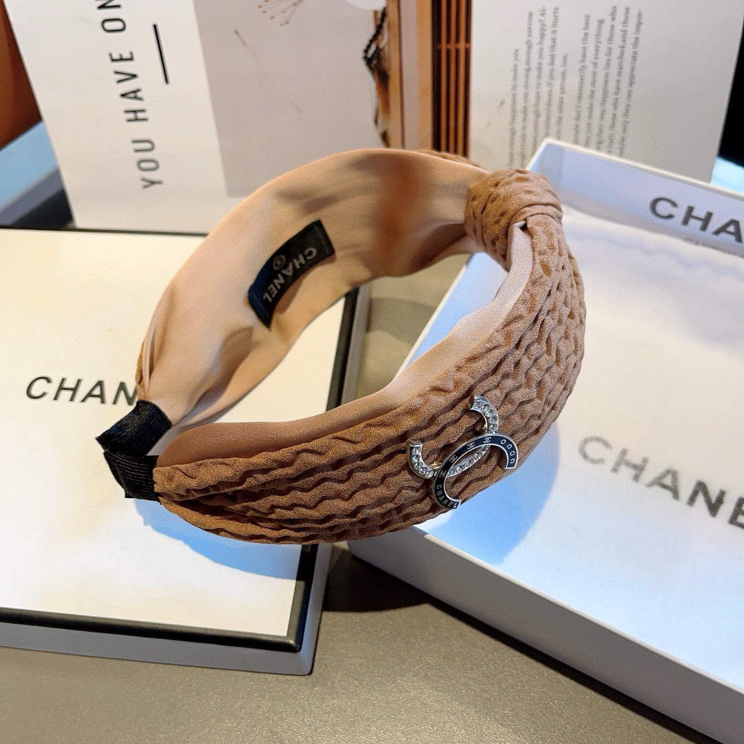配包装
CHANEL（香奈儿）网红新款小香宽版发箍，香奶奶头箍，复古头箍，网红爆款推荐 超精致，时尚百搭