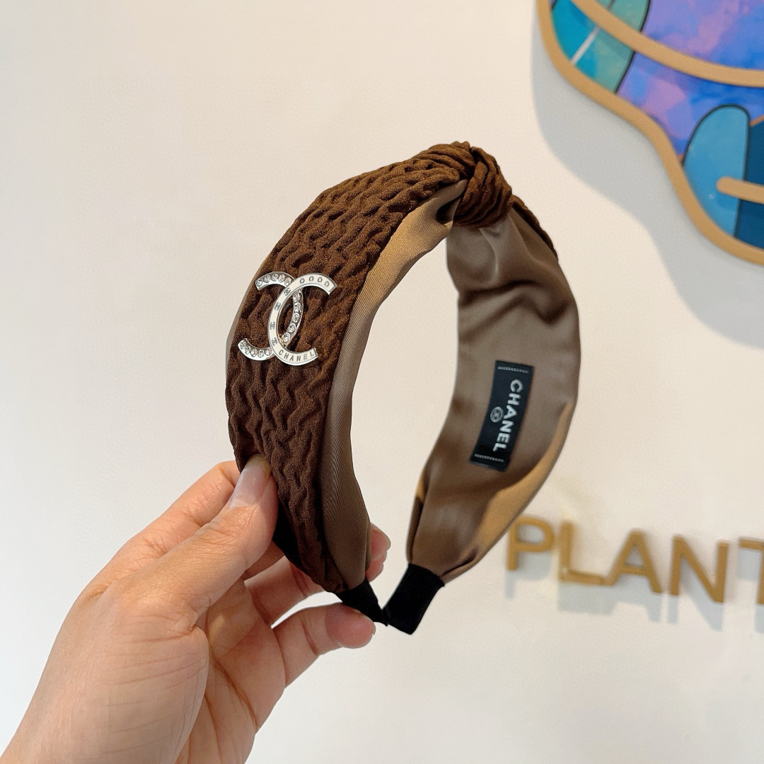 配包装
CHANEL（香奈儿）网红新款小香宽版发箍，香奶奶头箍，复古头箍，网红爆款推荐 超精致，时尚百搭