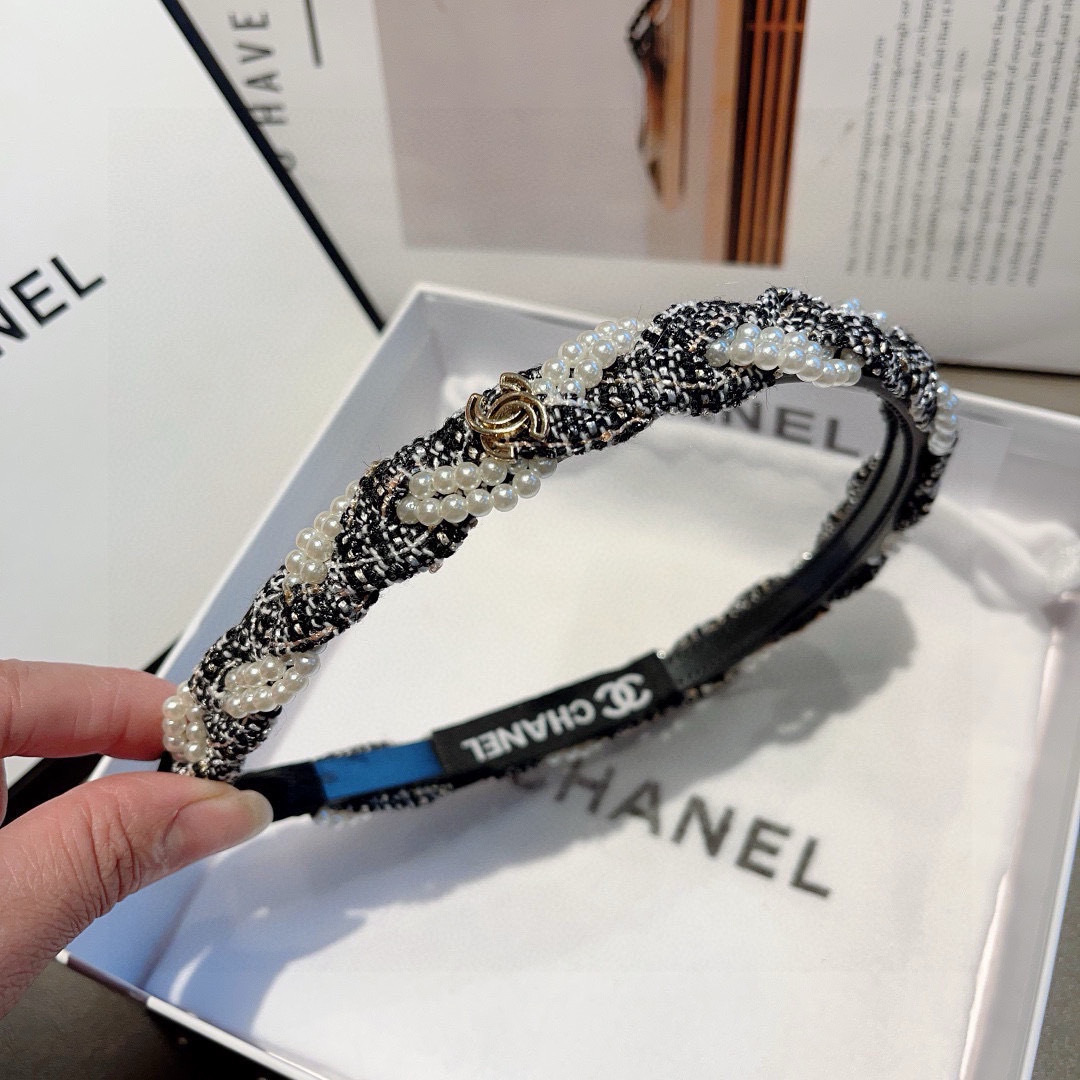 配包装
CHANEL（香奈儿）新款小香珍珠发箍，氛围感法式复古头箍、网红爆款推荐 搭配高端材质，时尚百搭