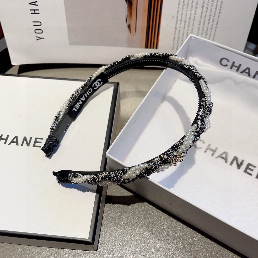 配包装
CHANEL（香奈儿）新款小香珍珠发箍，氛围感法式复古头箍、网红爆款推荐 搭配高端材质，时尚百搭