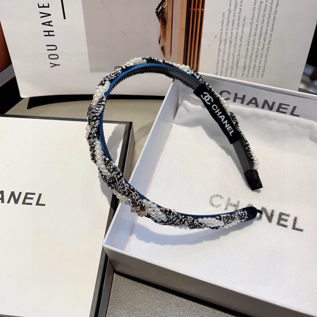 配包装
CHANEL（香奈儿）新款小香珍珠发箍，氛围感法式复古头箍、网红爆款推荐 搭配高端材质，时尚百搭