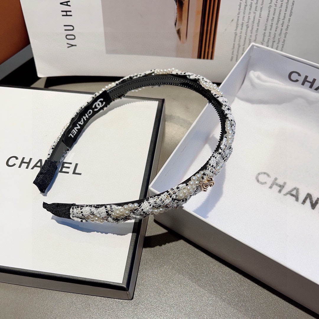 配包装
CHANEL（香奈儿）新款小香珍珠发箍，氛围感法式复古头箍、网红爆款推荐 搭配高端材质，时尚百搭